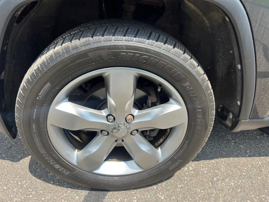 2011 Jeep Grand Cherokee 4WD 4dr Overland, available for sale in Waterbury, Connecticut | Platinum Auto Care. Waterbury, Connecticut 2011 Jeep Grand Cherokee 4WD 4dr Overland, available for sale in Waterbury, Connecticut | Platinum Auto Care. Waterbury, Connecticut