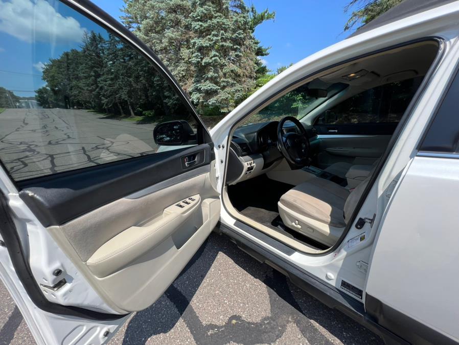2013 Subaru Outback 4dr Wgn H4 Auto 2.5i Premium, available for sale in Waterbury, Connecticut | Platinum Auto Care. Waterbury, Connecticut 2013 Subaru Outback 4dr Wgn H4 Auto 2.5i Premium, available for sale in Waterbury, Connecticut | Platinum Auto Care. Waterbury, Connecticut