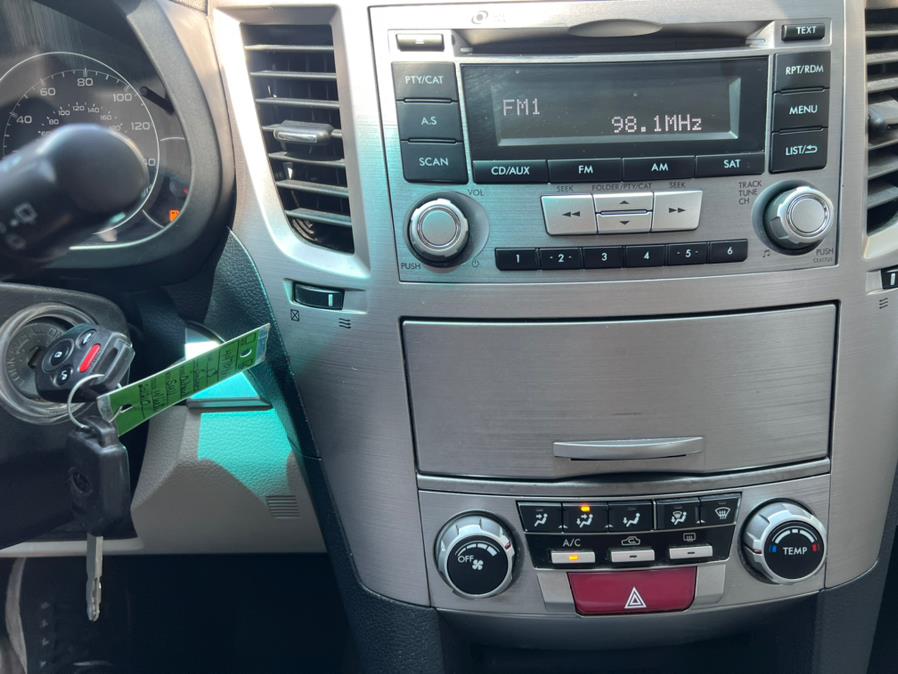 2013 Subaru Outback 4dr Wgn H4 Auto 2.5i Premium, available for sale in Waterbury, Connecticut | Platinum Auto Care. Waterbury, Connecticut 2013 Subaru Outback 4dr Wgn H4 Auto 2.5i Premium, available for sale in Waterbury, Connecticut | Platinum Auto Care. Waterbury, Connecticut