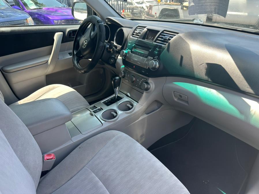 2012 Toyota Highlander 4WD 4dr V6 (Natl), available for sale in Jersey City, New Jersey | Car Valley Group. Jersey City, New Jersey 2012 Toyota Highlander 4WD 4dr V6 (Natl), available for sale in Jersey City, New Jersey | Car Valley Group. Jersey City, New Jersey