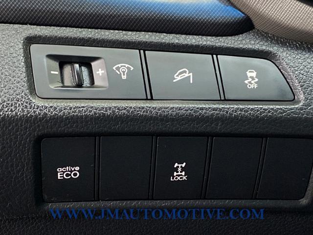 2016 Hyundai Santa Fe SE, available for sale in Naugatuck, Connecticut | J&M Automotive Sls&Svc LLC. Naugatuck, Connecticut 2016 Hyundai Santa Fe SE, available for sale in Naugatuck, Connecticut | J&M Automotive Sls&Svc LLC. Naugatuck, Connecticut