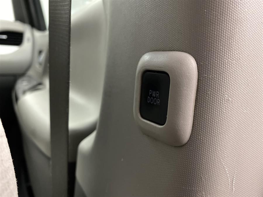 2016 Toyota Sienna LE, available for sale in Naugatuck, Connecticut | J&M Automotive Sls&Svc LLC. Naugatuck, Connecticut 2016 Toyota Sienna LE, available for sale in Naugatuck, Connecticut | J&M Automotive Sls&Svc LLC. Naugatuck, Connecticut