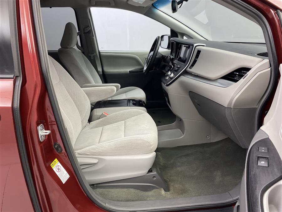 2016 Toyota Sienna LE, available for sale in Naugatuck, Connecticut | J&M Automotive Sls&Svc LLC. Naugatuck, Connecticut 2016 Toyota Sienna LE, available for sale in Naugatuck, Connecticut | J&M Automotive Sls&Svc LLC. Naugatuck, Connecticut