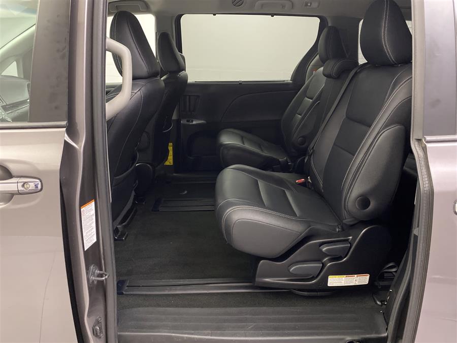 2015 Toyota Sienna SE, available for sale in Naugatuck, Connecticut | J&M Automotive Sls&Svc LLC. Naugatuck, Connecticut 2015 Toyota Sienna SE, available for sale in Naugatuck, Connecticut | J&M Automotive Sls&Svc LLC. Naugatuck, Connecticut