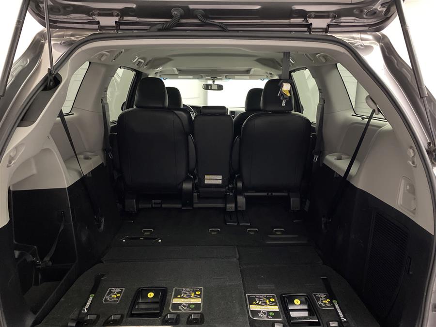 2015 Toyota Sienna SE, available for sale in Naugatuck, Connecticut | J&M Automotive Sls&Svc LLC. Naugatuck, Connecticut 2015 Toyota Sienna SE, available for sale in Naugatuck, Connecticut | J&M Automotive Sls&Svc LLC. Naugatuck, Connecticut