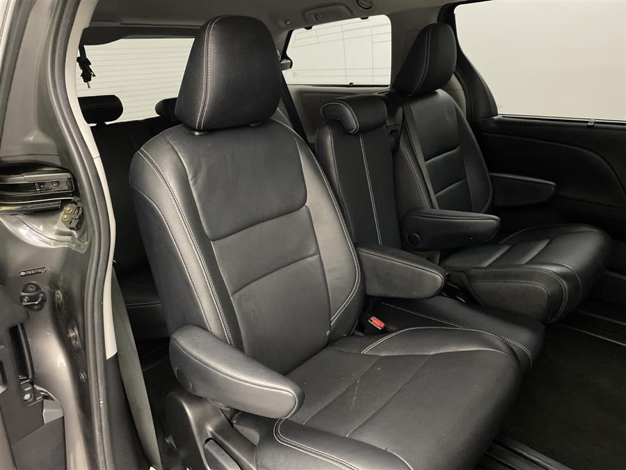 2015 Toyota Sienna SE, available for sale in Naugatuck, Connecticut | J&M Automotive Sls&Svc LLC. Naugatuck, Connecticut 2015 Toyota Sienna SE, available for sale in Naugatuck, Connecticut | J&M Automotive Sls&Svc LLC. Naugatuck, Connecticut