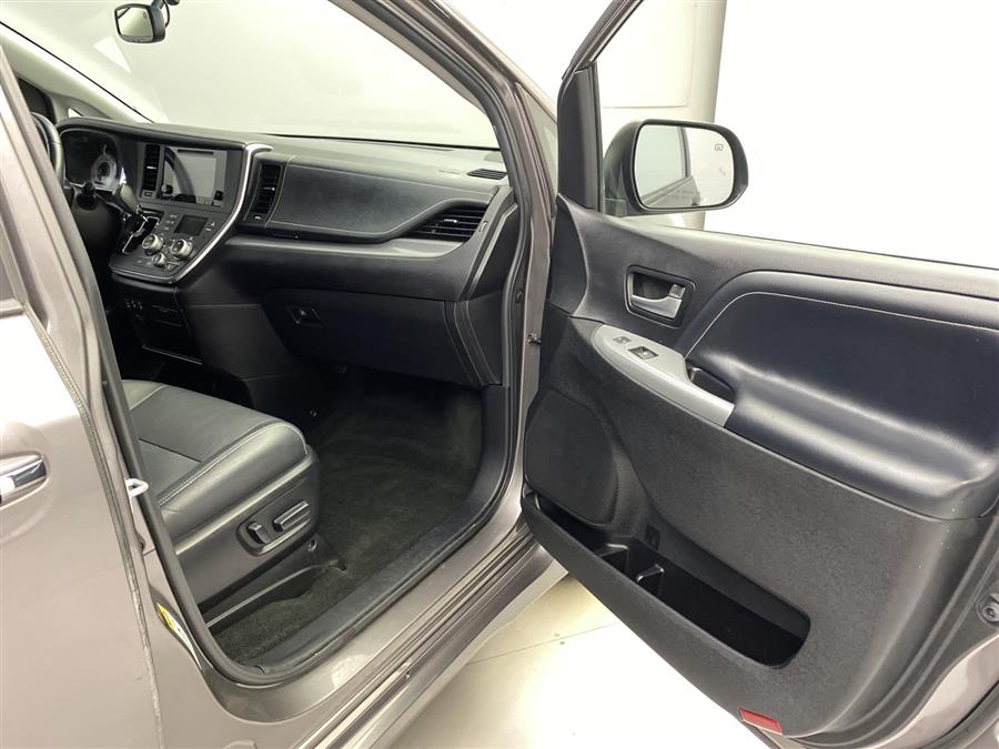 2015 Toyota Sienna SE, available for sale in Naugatuck, Connecticut | J&M Automotive Sls&Svc LLC. Naugatuck, Connecticut 2015 Toyota Sienna SE, available for sale in Naugatuck, Connecticut | J&M Automotive Sls&Svc LLC. Naugatuck, Connecticut