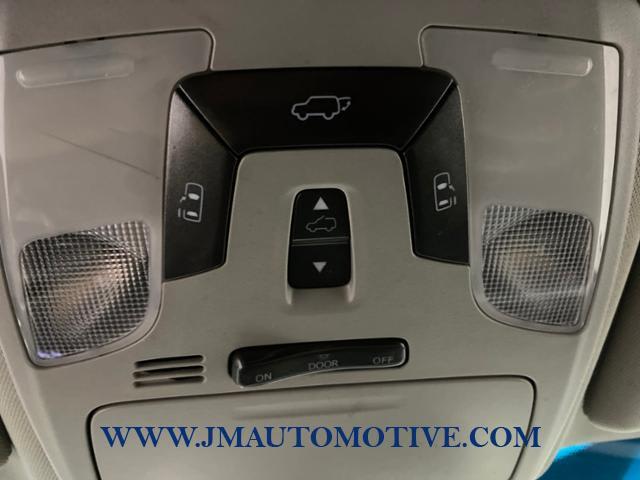 2015 Toyota Sienna SE, available for sale in Naugatuck, Connecticut | J&M Automotive Sls&Svc LLC. Naugatuck, Connecticut 2015 Toyota Sienna SE, available for sale in Naugatuck, Connecticut | J&M Automotive Sls&Svc LLC. Naugatuck, Connecticut