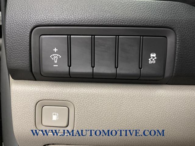 2017 Kia Sedona LX, available for sale in Naugatuck, Connecticut | J&M Automotive Sls&Svc LLC. Naugatuck, Connecticut 2017 Kia Sedona LX, available for sale in Naugatuck, Connecticut | J&M Automotive Sls&Svc LLC. Naugatuck, Connecticut