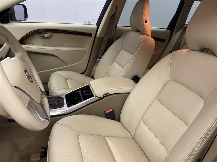 2013 Volvo Xc70 3.2L, available for sale in Naugatuck, Connecticut | J&M Automotive Sls&Svc LLC. Naugatuck, Connecticut 2013 Volvo Xc70 3.2L, available for sale in Naugatuck, Connecticut | J&M Automotive Sls&Svc LLC. Naugatuck, Connecticut