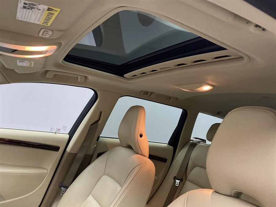 2013 Volvo Xc70 3.2L, available for sale in Naugatuck, Connecticut | J&M Automotive Sls&Svc LLC. Naugatuck, Connecticut 2013 Volvo Xc70 3.2L, available for sale in Naugatuck, Connecticut | J&M Automotive Sls&Svc LLC. Naugatuck, Connecticut