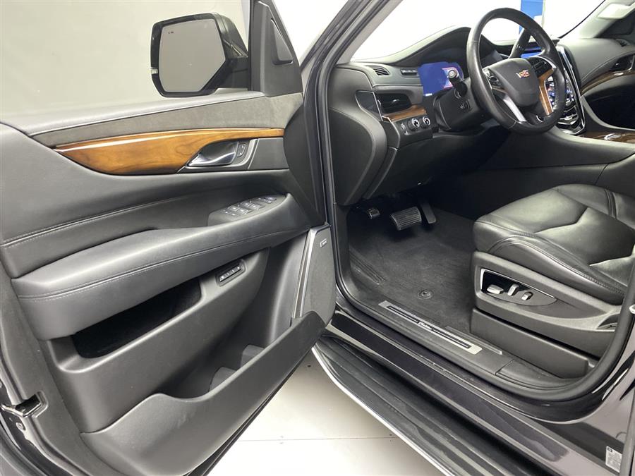 2017 Cadillac Escalade Luxury, available for sale in Naugatuck, Connecticut | J&M Automotive Sls&Svc LLC. Naugatuck, Connecticut 2017 Cadillac Escalade Luxury, available for sale in Naugatuck, Connecticut | J&M Automotive Sls&Svc LLC. Naugatuck, Connecticut