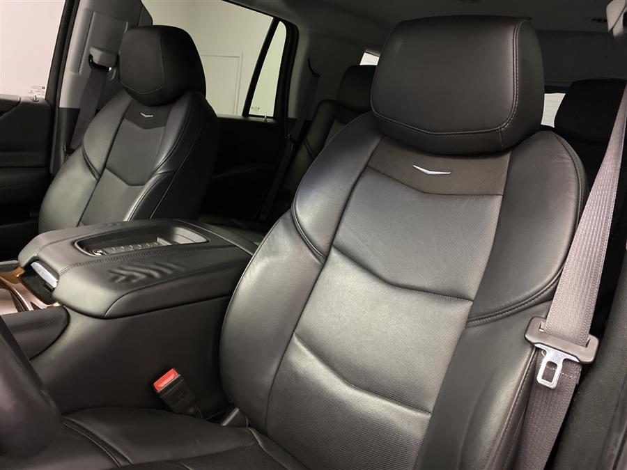 2017 Cadillac Escalade Luxury, available for sale in Naugatuck, Connecticut | J&M Automotive Sls&Svc LLC. Naugatuck, Connecticut 2017 Cadillac Escalade Luxury, available for sale in Naugatuck, Connecticut | J&M Automotive Sls&Svc LLC. Naugatuck, Connecticut