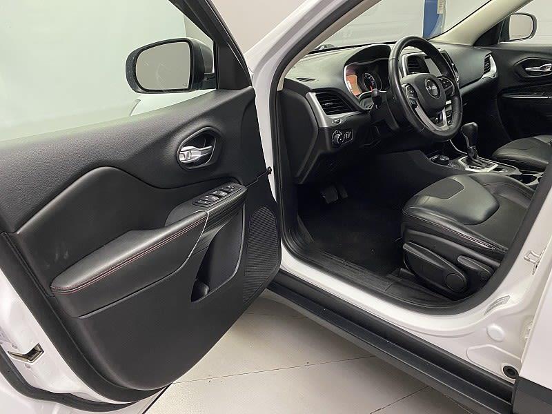 2016 Jeep Cherokee Trailhawk, available for sale in Naugatuck, Connecticut | J&M Automotive Sls&Svc LLC. Naugatuck, Connecticut 2016 Jeep Cherokee Trailhawk, available for sale in Naugatuck, Connecticut | J&M Automotive Sls&Svc LLC. Naugatuck, Connecticut