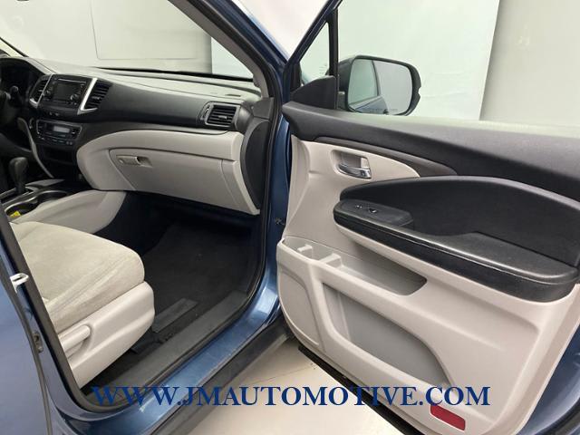 2016 Honda Pilot LX, available for sale in Naugatuck, Connecticut | J&M Automotive Sls&Svc LLC. Naugatuck, Connecticut 2016 Honda Pilot LX, available for sale in Naugatuck, Connecticut | J&M Automotive Sls&Svc LLC. Naugatuck, Connecticut