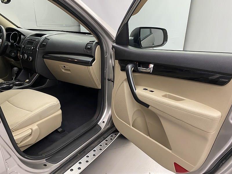 2013 Kia Sorento LX, available for sale in Naugatuck, Connecticut | J&M Automotive Sls&Svc LLC. Naugatuck, Connecticut 2013 Kia Sorento LX, available for sale in Naugatuck, Connecticut | J&M Automotive Sls&Svc LLC. Naugatuck, Connecticut