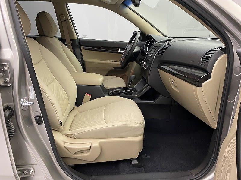 2013 Kia Sorento LX, available for sale in Naugatuck, Connecticut | J&M Automotive Sls&Svc LLC. Naugatuck, Connecticut 2013 Kia Sorento LX, available for sale in Naugatuck, Connecticut | J&M Automotive Sls&Svc LLC. Naugatuck, Connecticut