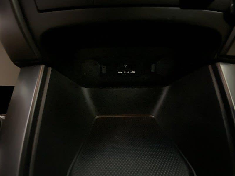 2013 Kia Sorento LX, available for sale in Naugatuck, Connecticut | J&M Automotive Sls&Svc LLC. Naugatuck, Connecticut 2013 Kia Sorento LX, available for sale in Naugatuck, Connecticut | J&M Automotive Sls&Svc LLC. Naugatuck, Connecticut