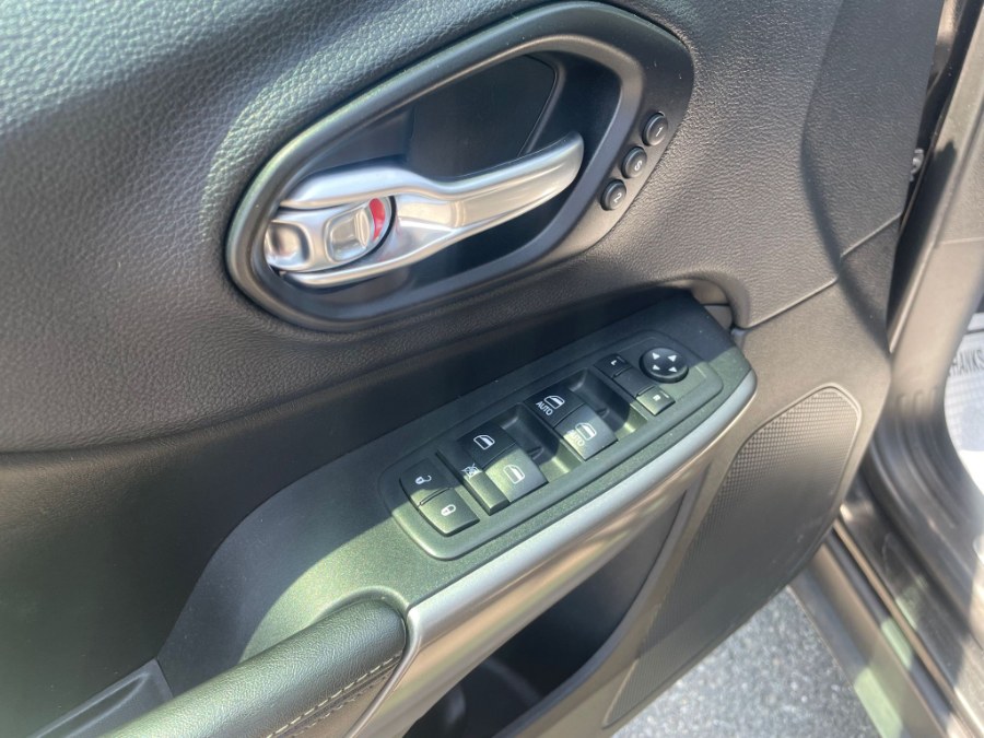 2019 Jeep Cherokee Limited 4x4, available for sale in Lowell, Massachusetts | Revolution Motors . Lowell, Massachusetts 2019 Jeep Cherokee Limited 4x4, available for sale in Lowell, Massachusetts | Revolution Motors . Lowell, Massachusetts