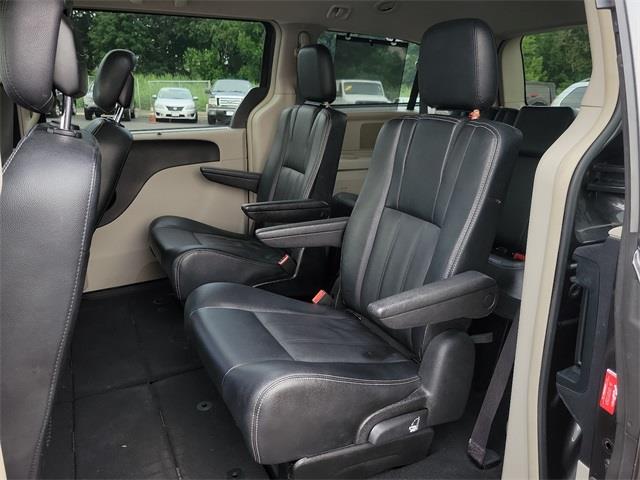 2016 Chrysler Town & Country Touring, available for sale in Stratford, Connecticut | Wiz Leasing Inc. Stratford, Connecticut 2016 Chrysler Town & Country Touring, available for sale in Stratford, Connecticut | Wiz Leasing Inc. Stratford, Connecticut