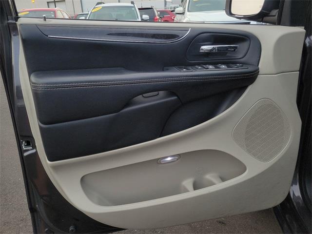 2016 Chrysler Town & Country Touring, available for sale in Stratford, Connecticut | Wiz Leasing Inc. Stratford, Connecticut 2016 Chrysler Town & Country Touring, available for sale in Stratford, Connecticut | Wiz Leasing Inc. Stratford, Connecticut
