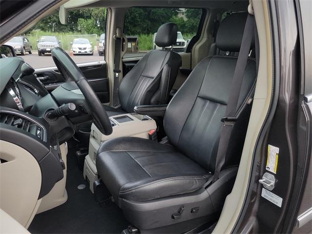 2016 Chrysler Town & Country Touring, available for sale in Stratford, Connecticut | Wiz Leasing Inc. Stratford, Connecticut 2016 Chrysler Town & Country Touring, available for sale in Stratford, Connecticut | Wiz Leasing Inc. Stratford, Connecticut