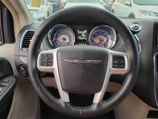 2016 Chrysler Town & Country Touring, available for sale in Stratford, Connecticut | Wiz Leasing Inc. Stratford, Connecticut 2016 Chrysler Town & Country Touring, available for sale in Stratford, Connecticut | Wiz Leasing Inc. Stratford, Connecticut