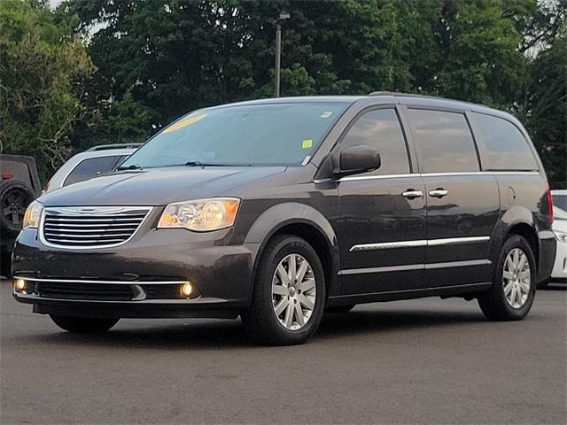 2016 Chrysler Town & Country Touring, available for sale in Stratford, Connecticut | Wiz Leasing Inc. Stratford, Connecticut 2016 Chrysler Town & Country Touring, available for sale in Stratford, Connecticut | Wiz Leasing Inc. Stratford, Connecticut