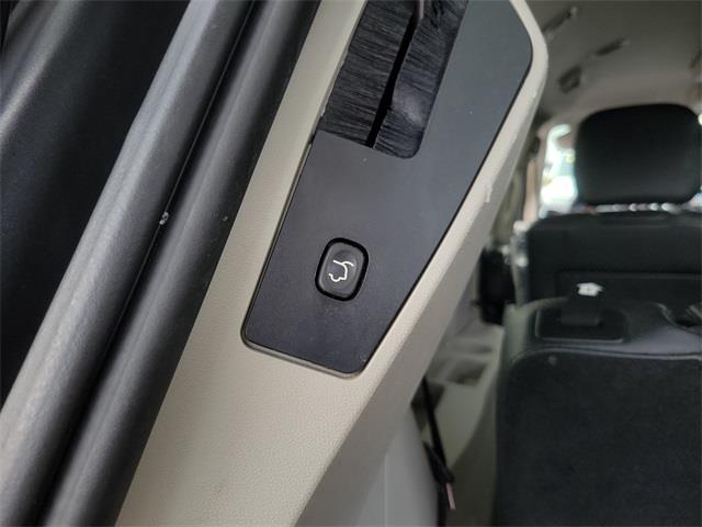 2016 Chrysler Town & Country Touring, available for sale in Stratford, Connecticut | Wiz Leasing Inc. Stratford, Connecticut 2016 Chrysler Town & Country Touring, available for sale in Stratford, Connecticut | Wiz Leasing Inc. Stratford, Connecticut