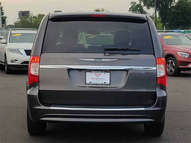 2016 Chrysler Town & Country Touring, available for sale in Stratford, Connecticut | Wiz Leasing Inc. Stratford, Connecticut 2016 Chrysler Town & Country Touring, available for sale in Stratford, Connecticut | Wiz Leasing Inc. Stratford, Connecticut