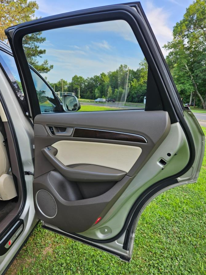 2013 Audi Q5 quattro 4dr 3.0T Premium Plus, available for sale in New Britain, Connecticut | Supreme Automotive. New Britain, Connecticut 2013 Audi Q5 quattro 4dr 3.0T Premium Plus, available for sale in New Britain, Connecticut | Supreme Automotive. New Britain, Connecticut