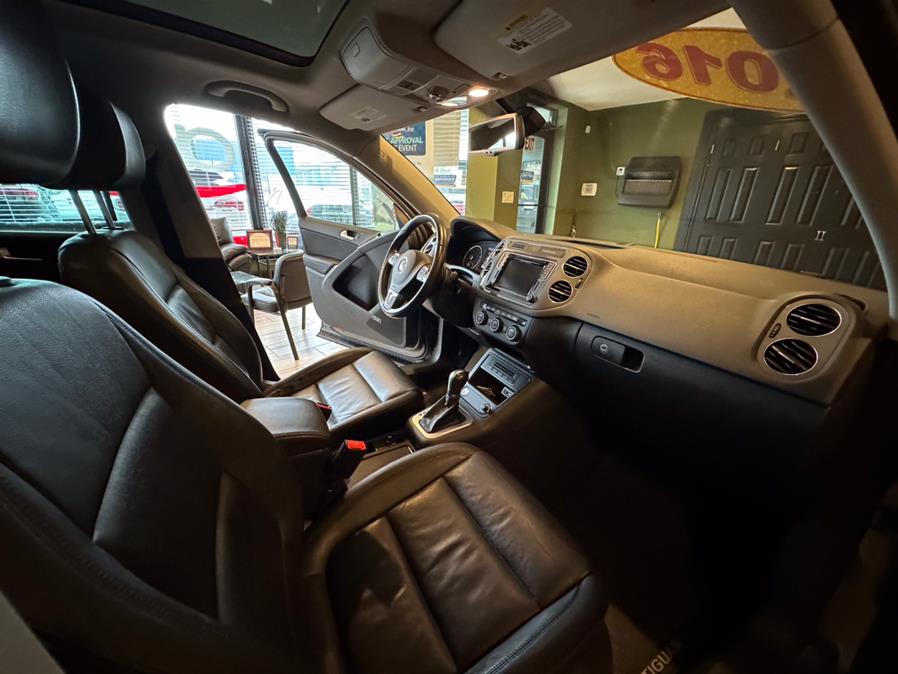 2016 Volkswagen Tiguan 4MOTION 4dr Auto R-Line, available for sale in West Hartford, Connecticut | AutoMax. West Hartford, Connecticut 2016 Volkswagen Tiguan 4MOTION 4dr Auto R-Line, available for sale in West Hartford, Connecticut | AutoMax. West Hartford, Connecticut