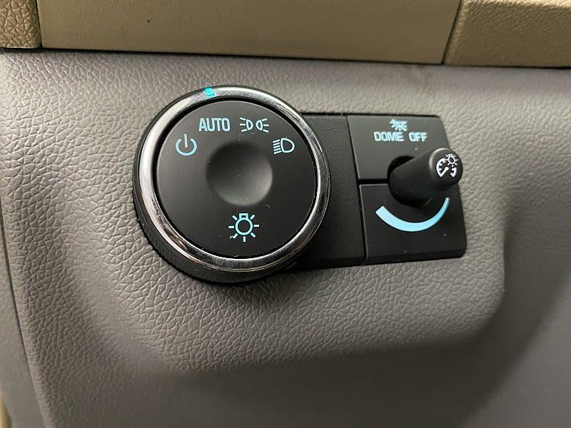 2009 Chevrolet Traverse LT w/2LT, available for sale in Naugatuck, Connecticut | J&M Automotive Sls&Svc LLC. Naugatuck, Connecticut 2009 Chevrolet Traverse LT w/2LT, available for sale in Naugatuck, Connecticut | J&M Automotive Sls&Svc LLC. Naugatuck, Connecticut