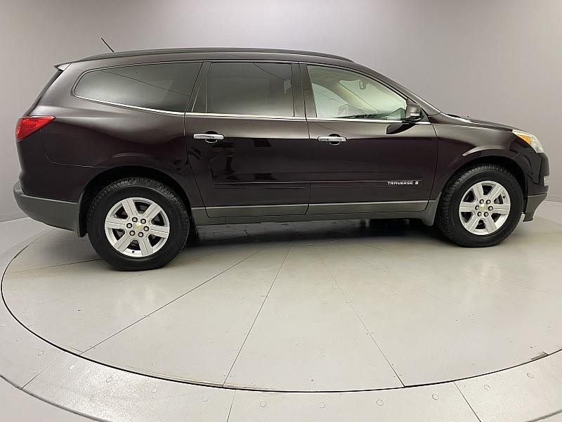 2009 Chevrolet Traverse LT w/2LT, available for sale in Naugatuck, Connecticut | J&M Automotive Sls&Svc LLC. Naugatuck, Connecticut 2009 Chevrolet Traverse LT w/2LT, available for sale in Naugatuck, Connecticut | J&M Automotive Sls&Svc LLC. Naugatuck, Connecticut
