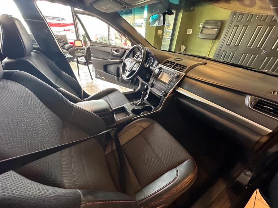 2016 Toyota Camry 4dr Sdn I4 Auto SE (Natl), available for sale in West Hartford, Connecticut | AutoMax. West Hartford, Connecticut 2016 Toyota Camry 4dr Sdn I4 Auto SE (Natl), available for sale in West Hartford, Connecticut | AutoMax. West Hartford, Connecticut
