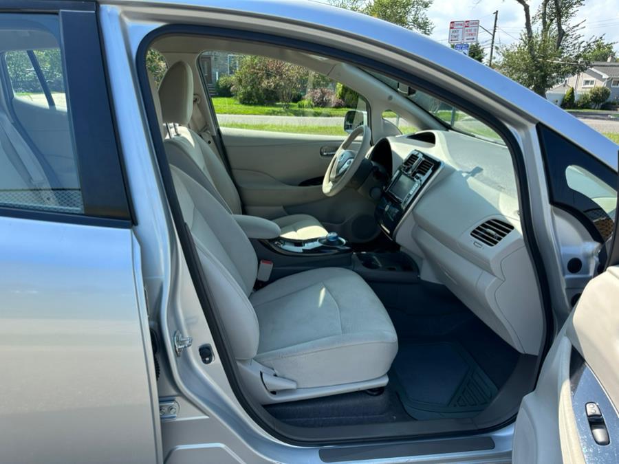 2011 Nissan LEAF 4dr HB SV, available for sale in Copiague, New York | Great Deal Motors. Copiague, New York 2011 Nissan LEAF 4dr HB SV, available for sale in Copiague, New York | Great Deal Motors. Copiague, New York