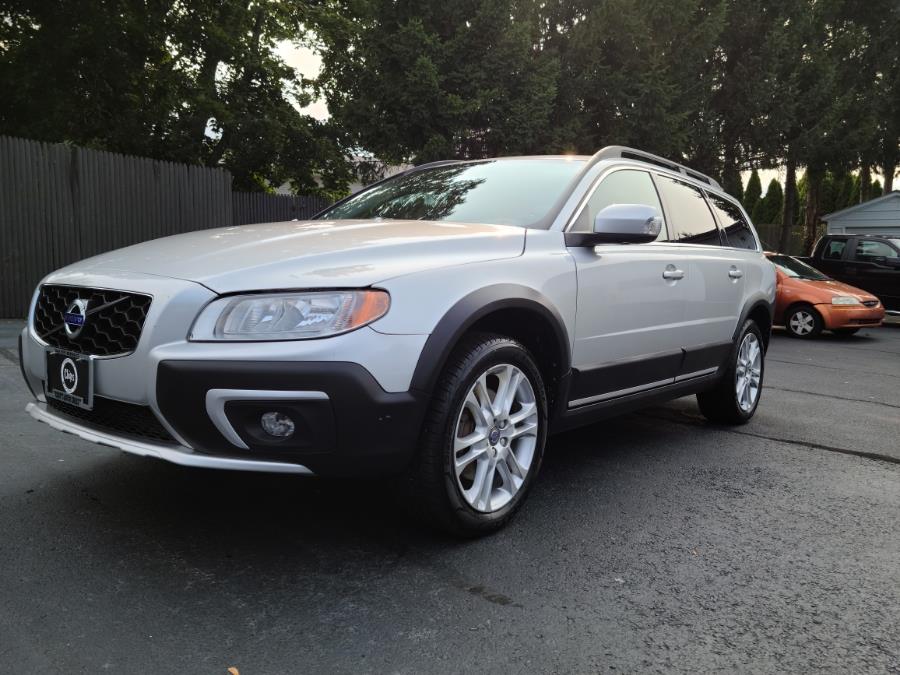 2016 Volvo XC70 AWD 4dr Wgn T5 Premier, available for sale in Milford, Connecticut | Chip's Auto Sales Inc. Milford, Connecticut