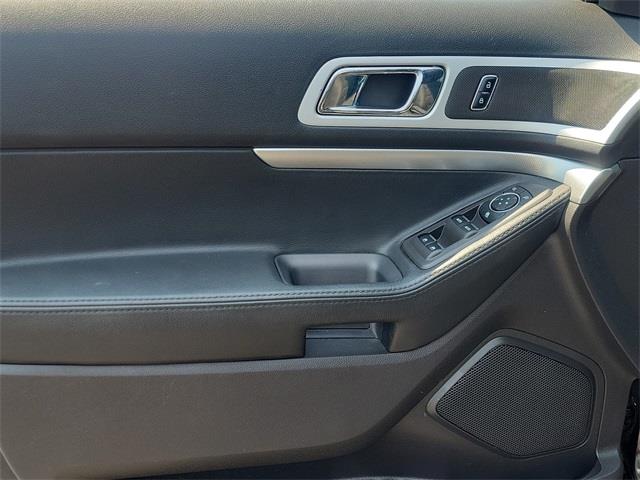 2015 Ford Explorer XLT, available for sale in Stratford, Connecticut | Wiz Leasing Inc. Stratford, Connecticut 2015 Ford Explorer XLT, available for sale in Stratford, Connecticut | Wiz Leasing Inc. Stratford, Connecticut