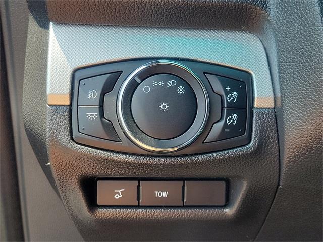 2015 Ford Explorer XLT, available for sale in Stratford, Connecticut | Wiz Leasing Inc. Stratford, Connecticut 2015 Ford Explorer XLT, available for sale in Stratford, Connecticut | Wiz Leasing Inc. Stratford, Connecticut
