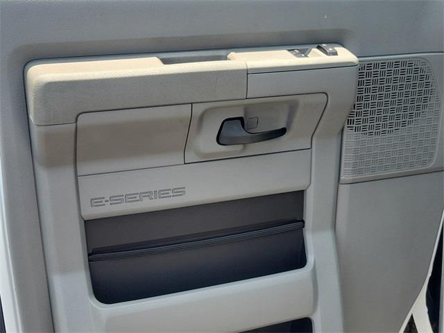 2010 Ford E-350sd XL, available for sale in Stratford, Connecticut | Wiz Leasing Inc. Stratford, Connecticut 2010 Ford E-350sd XL, available for sale in Stratford, Connecticut | Wiz Leasing Inc. Stratford, Connecticut