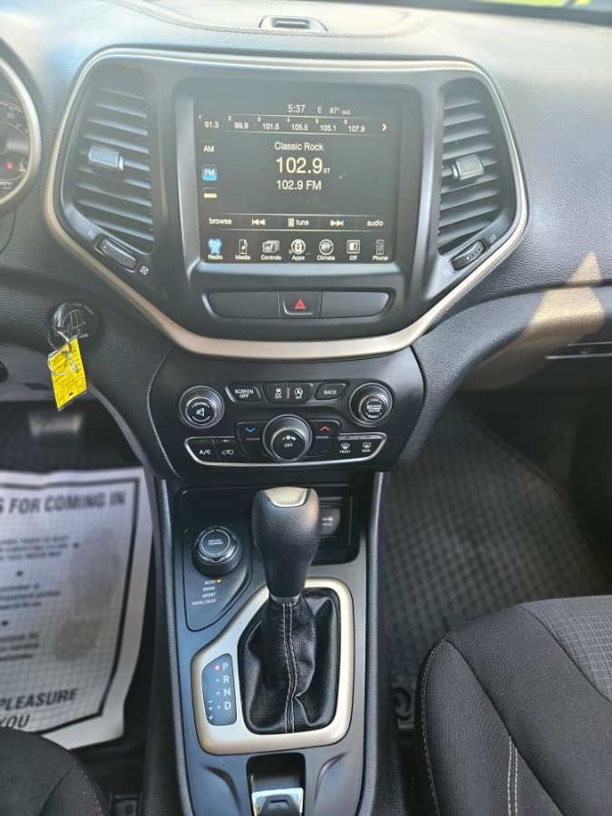 2015 Jeep Cherokee 4WD 4dr Latitude, available for sale in New Britain, Connecticut | Supreme Automotive. New Britain, Connecticut 2015 Jeep Cherokee 4WD 4dr Latitude, available for sale in New Britain, Connecticut | Supreme Automotive. New Britain, Connecticut