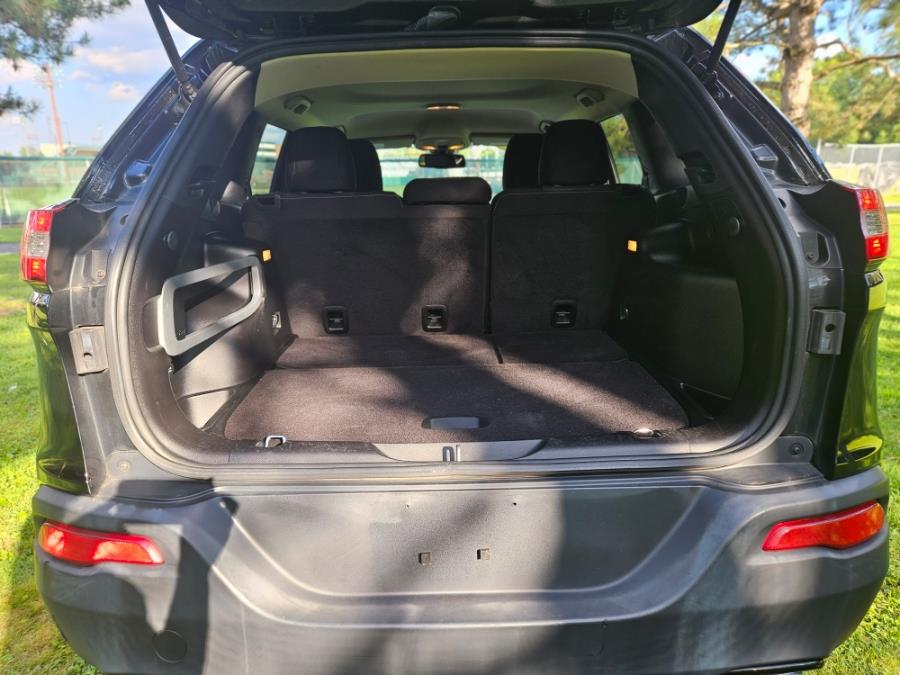 2015 Jeep Cherokee 4WD 4dr Latitude, available for sale in New Britain, Connecticut | Supreme Automotive. New Britain, Connecticut 2015 Jeep Cherokee 4WD 4dr Latitude, available for sale in New Britain, Connecticut | Supreme Automotive. New Britain, Connecticut