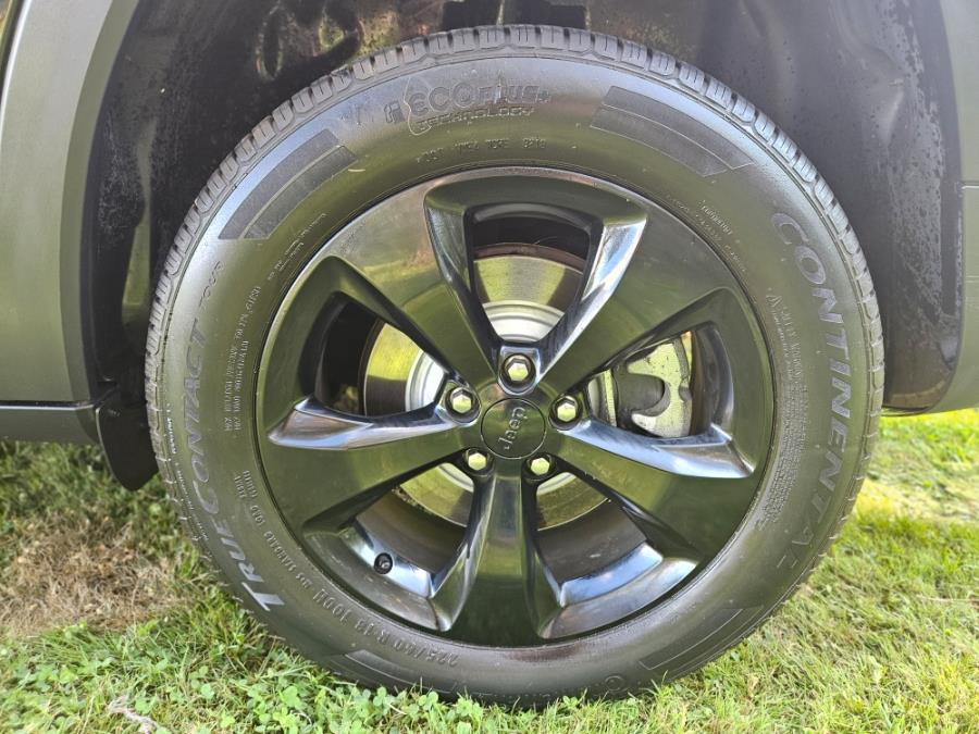 2015 Jeep Cherokee 4WD 4dr Latitude, available for sale in New Britain, Connecticut | Supreme Automotive. New Britain, Connecticut 2015 Jeep Cherokee 4WD 4dr Latitude, available for sale in New Britain, Connecticut | Supreme Automotive. New Britain, Connecticut
