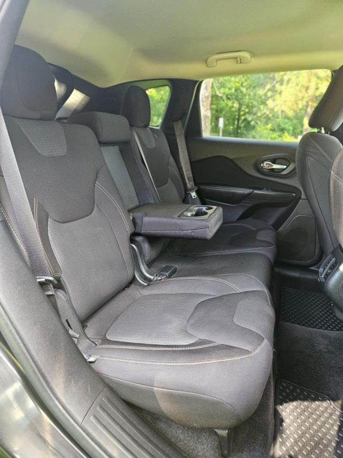 2015 Jeep Cherokee 4WD 4dr Latitude, available for sale in New Britain, Connecticut | Supreme Automotive. New Britain, Connecticut 2015 Jeep Cherokee 4WD 4dr Latitude, available for sale in New Britain, Connecticut | Supreme Automotive. New Britain, Connecticut