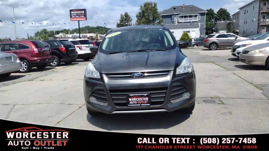 Used 2015 Ford Escape in Worcester, Massachusetts | Worcester Auto Outlet LLC. Worcester, Massachusetts