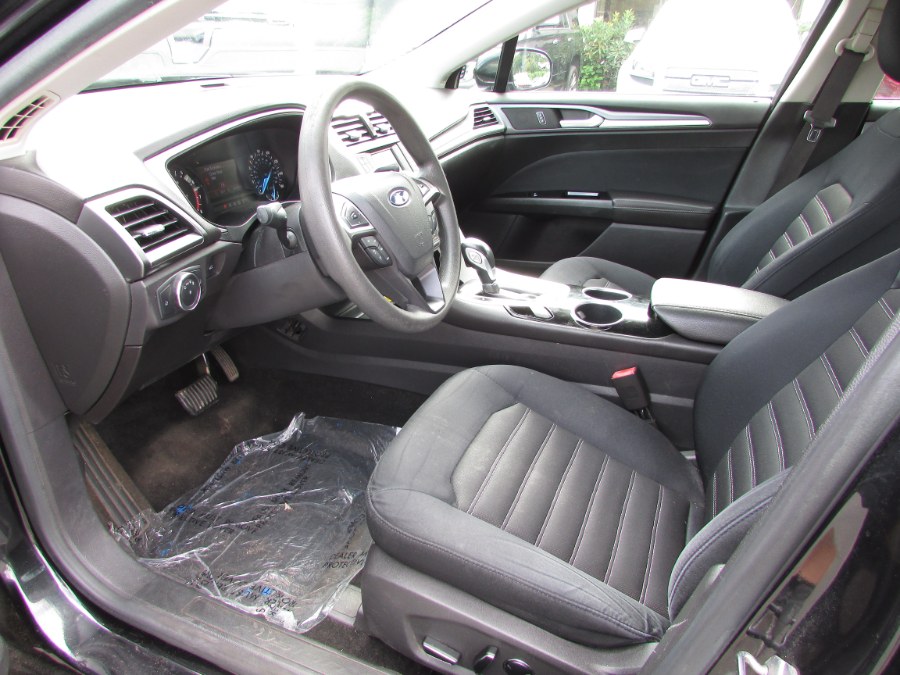 2013 Ford Fusion 4dr Sdn SE FWD, available for sale in East Windsor, Connecticut | United Auto Sales of E Windsor, Inc. East Windsor, Connecticut 2013 Ford Fusion 4dr Sdn SE FWD, available for sale in East Windsor, Connecticut | United Auto Sales of E Windsor, Inc. East Windsor, Connecticut