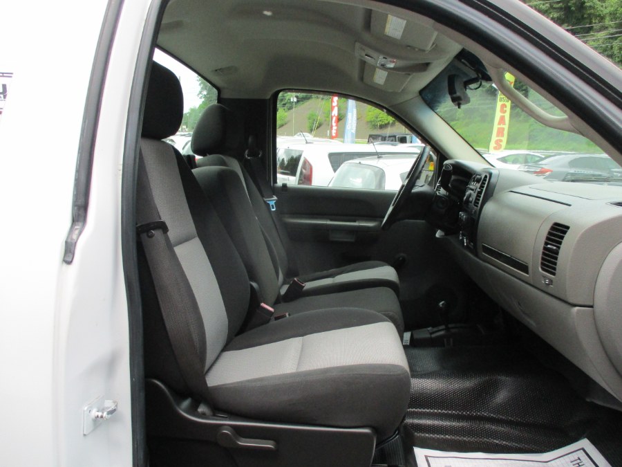 2008 GMC Sierra 2500HD 4WD Reg Cab 133" Work Truck, available for sale in Meriden, Connecticut | Cos Central Auto. Meriden, Connecticut 2008 GMC Sierra 2500HD 4WD Reg Cab 133" Work Truck, available for sale in Meriden, Connecticut | Cos Central Auto. Meriden, Connecticut