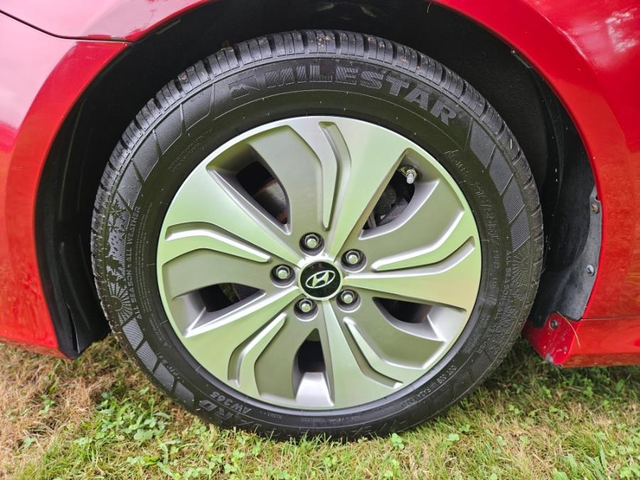 2015 Hyundai Sonata Hybrid 4dr Sdn, available for sale in New Britain, Connecticut | Supreme Automotive. New Britain, Connecticut 2015 Hyundai Sonata Hybrid 4dr Sdn, available for sale in New Britain, Connecticut | Supreme Automotive. New Britain, Connecticut