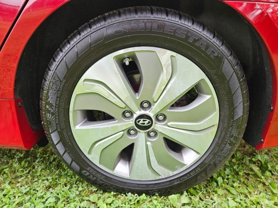 2015 Hyundai Sonata Hybrid 4dr Sdn, available for sale in New Britain, Connecticut | Supreme Automotive. New Britain, Connecticut 2015 Hyundai Sonata Hybrid 4dr Sdn, available for sale in New Britain, Connecticut | Supreme Automotive. New Britain, Connecticut