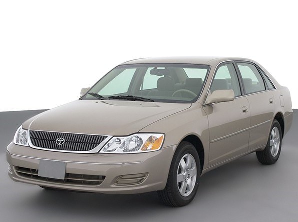 2001 Toyota Avalon 4dr Sdn XLS w/Bench Seat, available for sale in BROOKLYN, New York | Deals on Wheels International Auto. BROOKLYN, New York